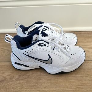 Nike Monarchs - mens size 6. Womens size 7.5